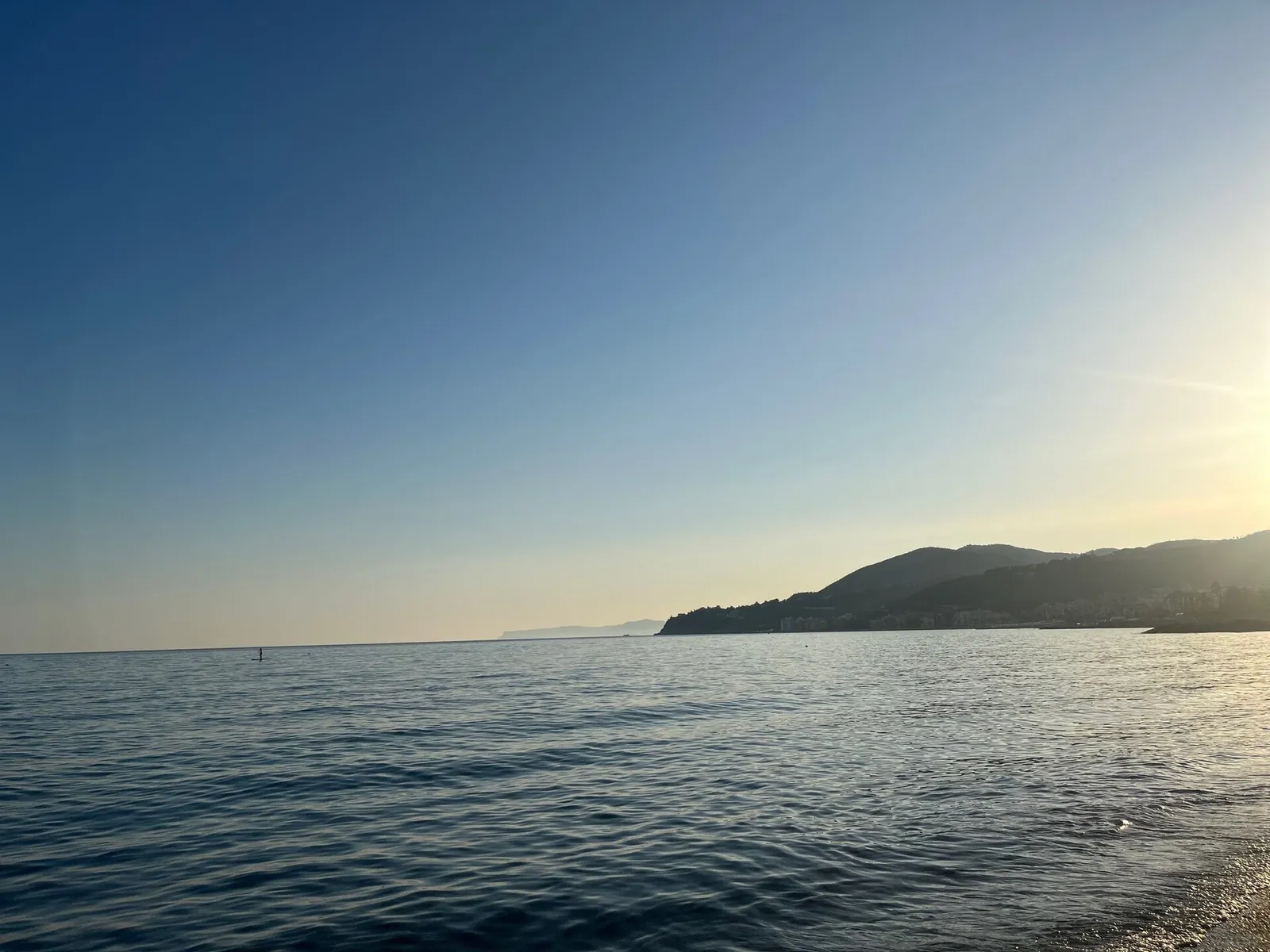 Il mare di Cogoleto al tramonto di inizio settembre